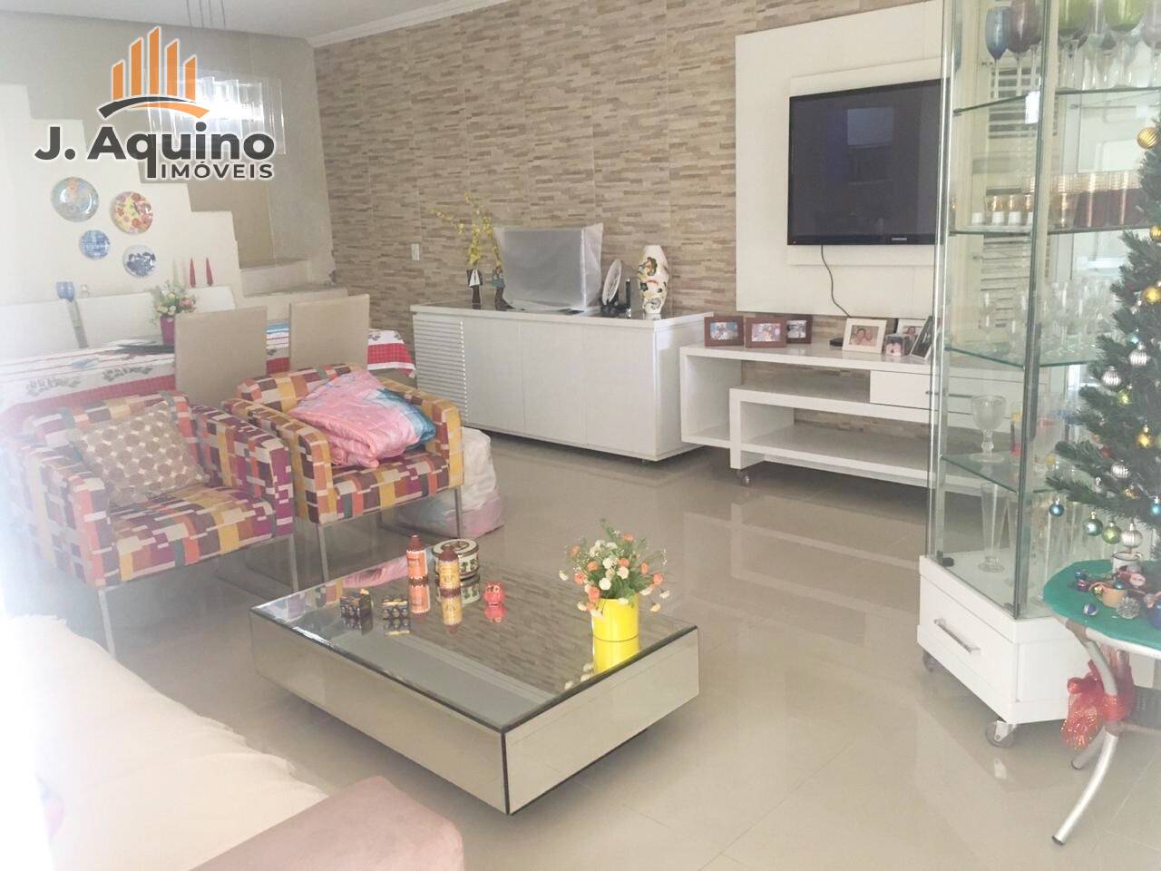 Casa Duplex com 03 quartos próximo à Videira