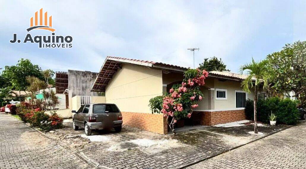 Casa plana em condomínio fechado